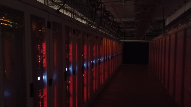 Smooth Operating: Computing Infrastructures between Scientific Knowledge Production and its Planetarity 